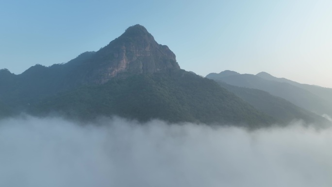 航拍浙江山水绍兴诸暨牌头斗岩景区早晨云海