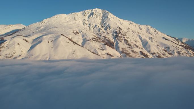 新疆阿勒泰禾木雪景云海