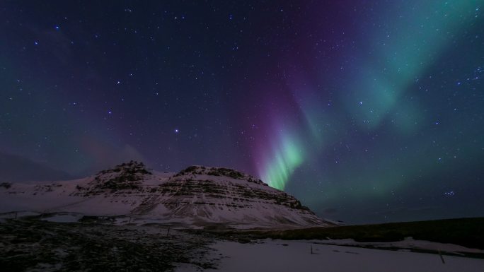 4K时间推移：冰岛柯克朱福尔的北极光