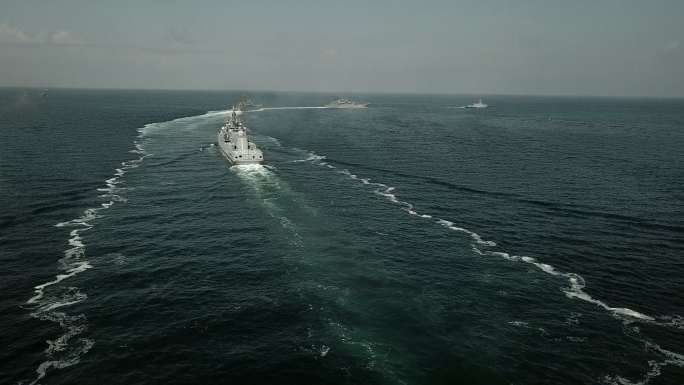 鸟瞰图-海上舰队在海面上的军舰