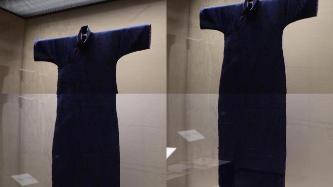衣架上展示的旗袍服装 (3)