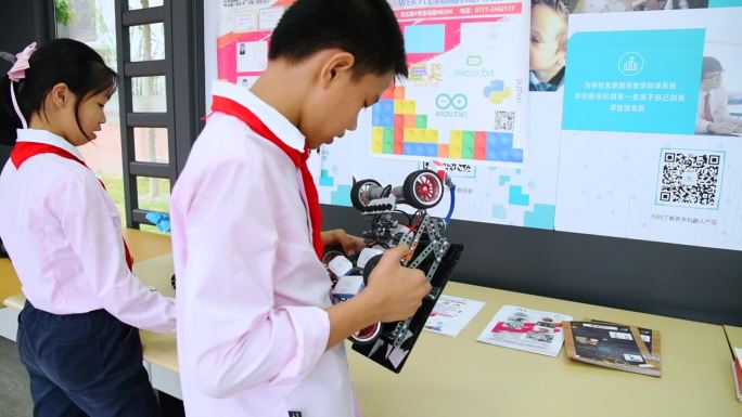 机器人创客教育 小学生动手能力