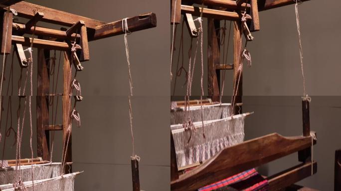 老式织布机飞梭纺车纺织 (1)