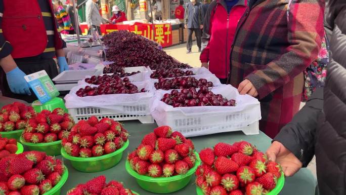 菜市场卖水果摊位芒果火龙果樱桃苹果