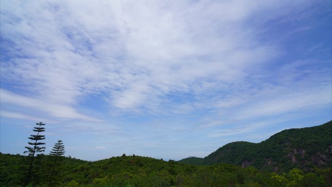 山顶白云飘动超广角