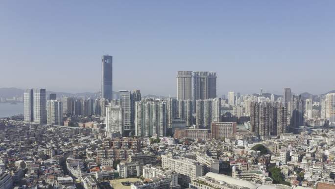 密集的城市建筑和城市天际线空中4k视频