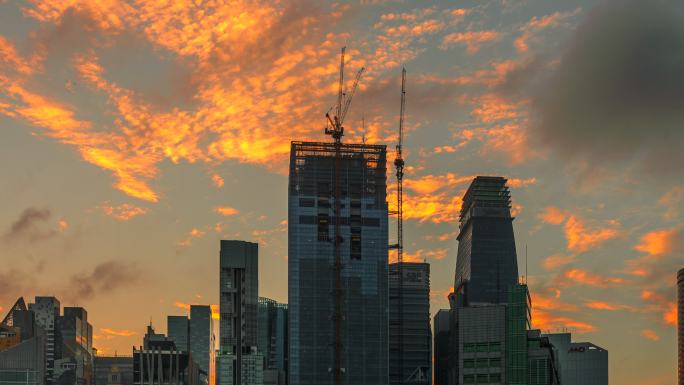 4k Timelapse电影日出移动云场景，新加坡建筑工地
