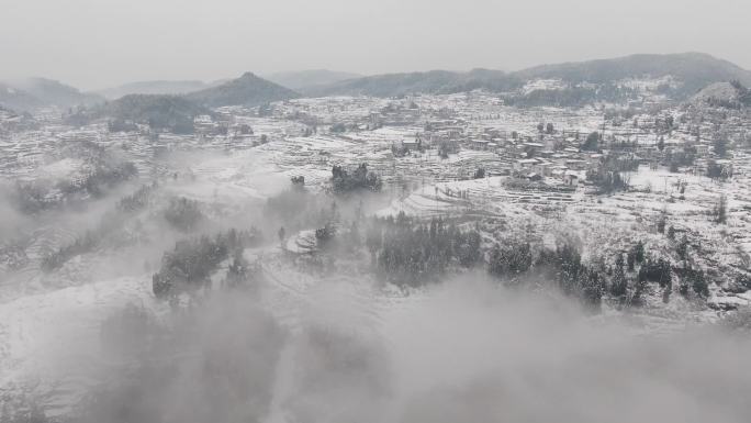 《山野雪景》