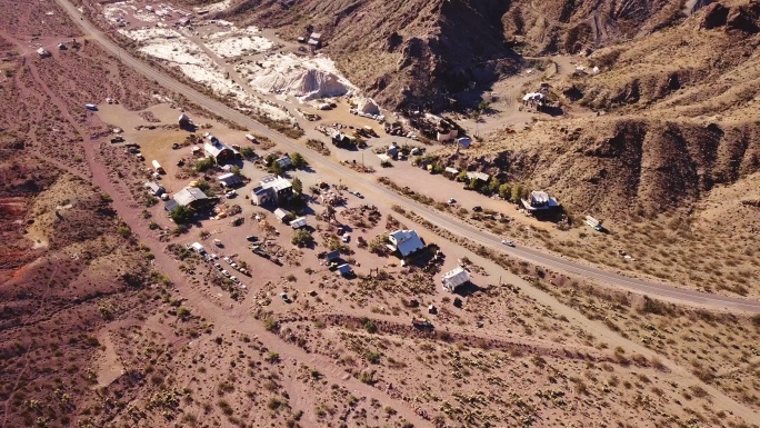 4K视频：落基山脉沙漠中一座废弃的偏远鬼城