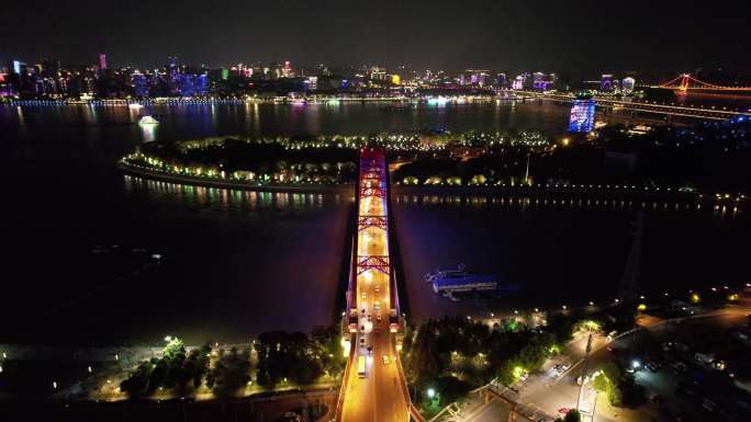 晴川桥长江江滩夜景