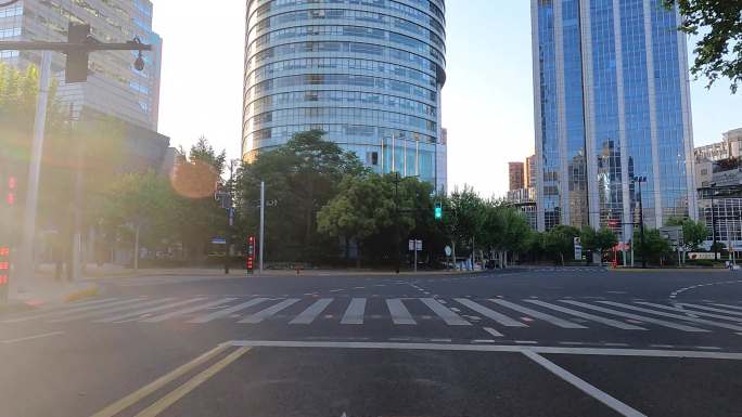 上海封城中的街头环境现状