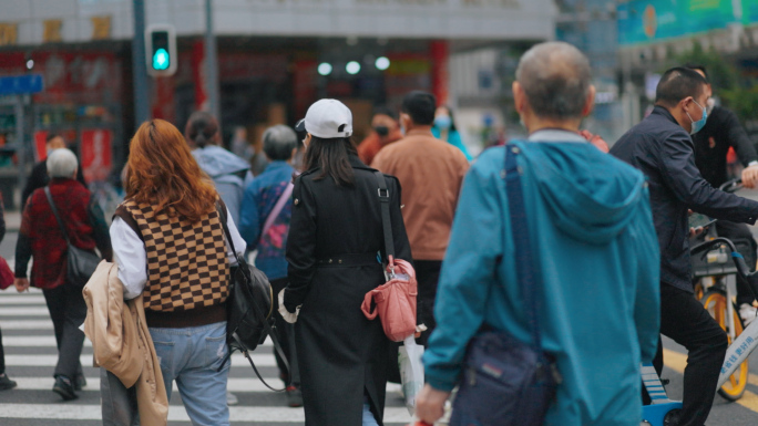 人行道过马路