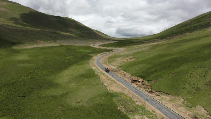 原创 西藏山南市旷野自驾游旅行公路风光