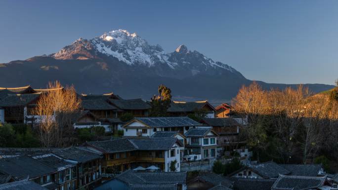 丽江古城和玉龙雪山的延时摄影