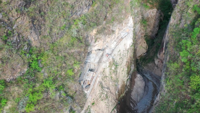 B216 山洞口的建筑 半山腰的建筑