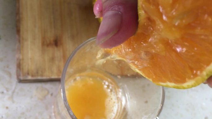 夏橙采摘洗果榨汁