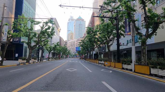 上海封城中的现代都市老街道