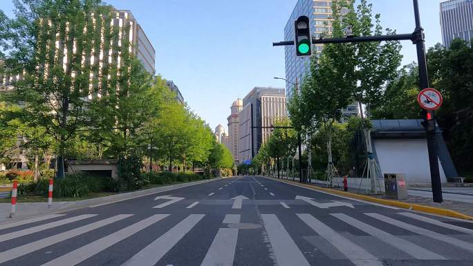 上海封城中的现代都市街道头状态