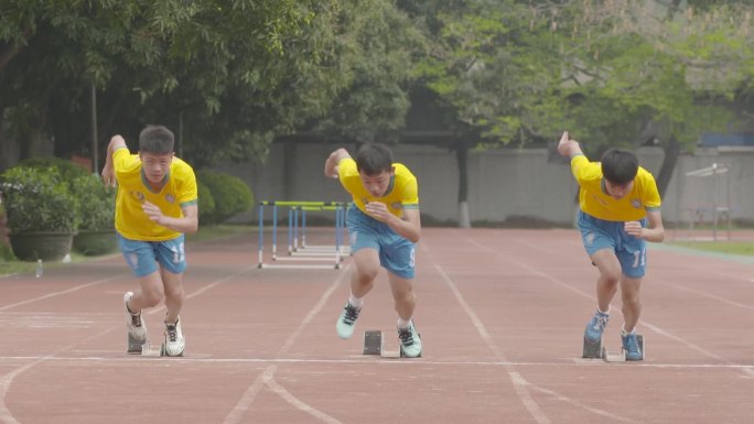 校运会学生跑步比赛起跑流汗田径跑步冲刺跑