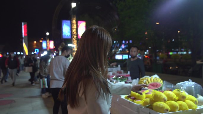 夜市逛街购物场景