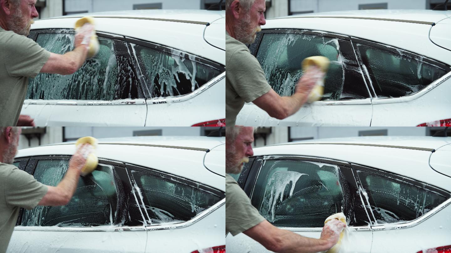 一位退休男子手洗汽车的后视图
