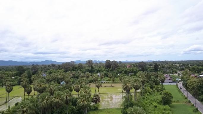 佩查布里小镇（Petchaburi），上图拍摄的是whit drone