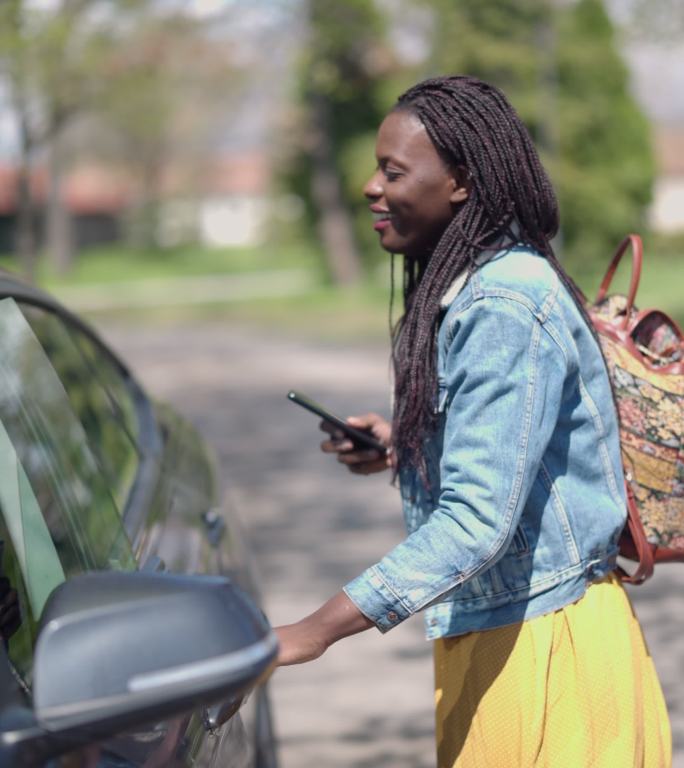 年轻的非洲女性打开车门进入车内