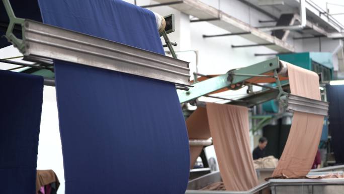 传统纺织产业车间布匹整理毛纺轻纺