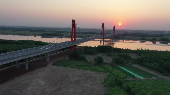 山东济南：航拍凤凰黄河大桥落日夕阳如画