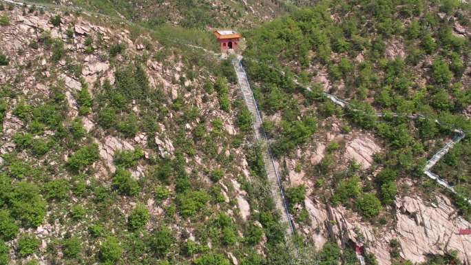 环绕航拍威海仙姑顶景区的龙王庙天梯