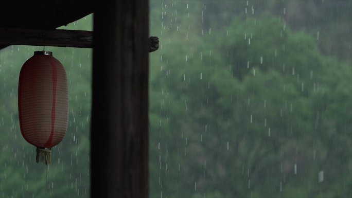 古楼屋檐下雨