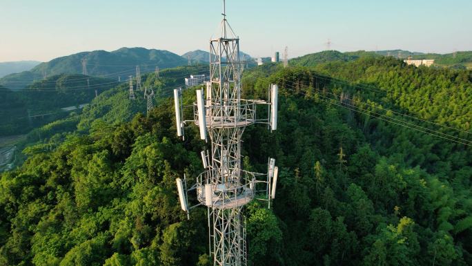 5g信号塔铁塔电信大山里的