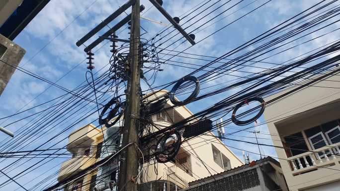 电话线、电线和电缆缠结