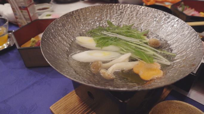 滚烫的汤、素喜烧火锅日本料理