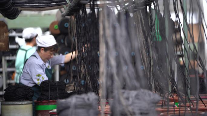 传统纺织产业车间女工毛纺棉纺毛线棉线