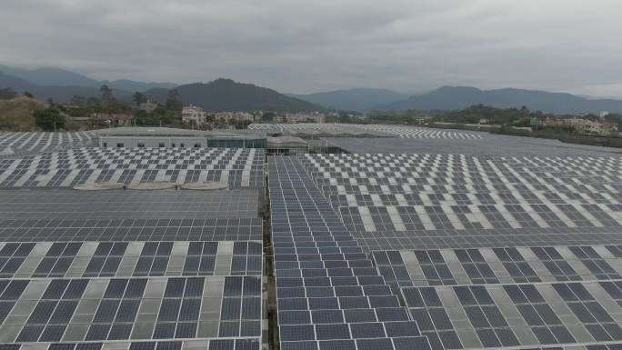 屋顶太阳能电池板航拍国家电网新能源