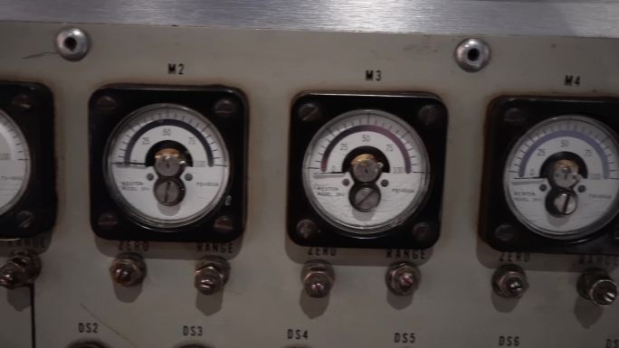 飞机操作面板测控仪器 (1)
