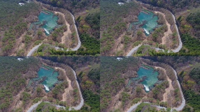 鸟瞰日本富士市松鸡湖周围的青山和沿边道路