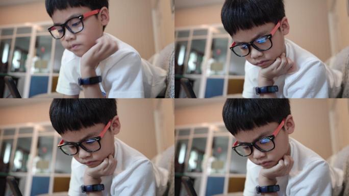 亚洲小男孩玩智能手机。