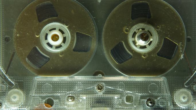 带卷盘或线轴的小型盒式磁带