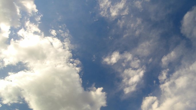 4K实拍夏日晴朗多云的天空延时摄影素材