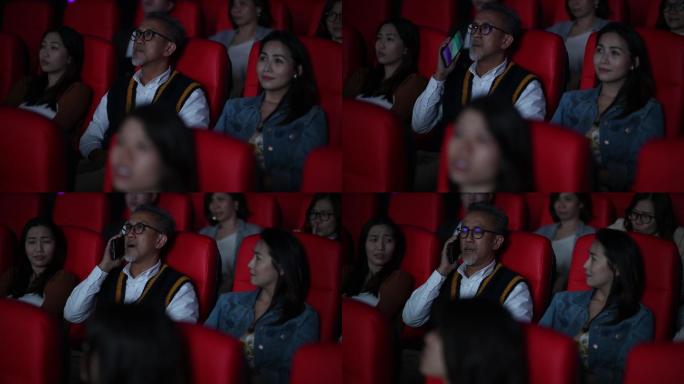 坏习惯粗鲁的亚裔中国老人在电影放映期间，在黑暗中大声讲电话，打扰和忽视周围的其他观众。一个女孩用手指