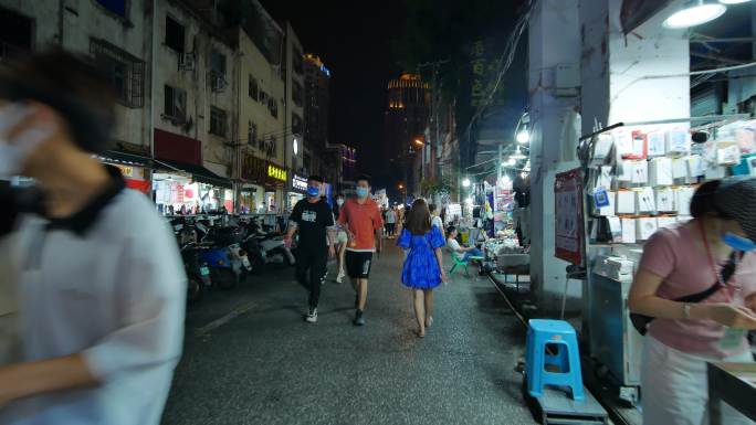 南宁夜生活中山路美食街夜宵摊街景历史视频