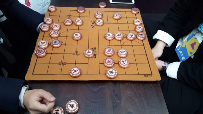 中国象棋爱好者对弈