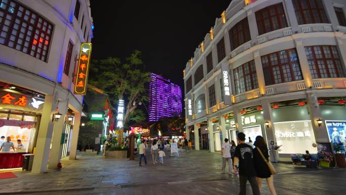 广西南宁兴宁路骑楼老街步行街夜景夜市街景