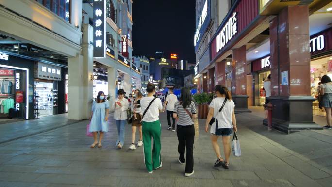 广西南宁兴宁路骑楼老街步行街夜景夜市街景