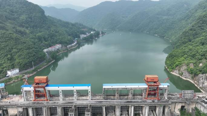 航拍襄阳南河小三峡山水风光水电站拦河坝