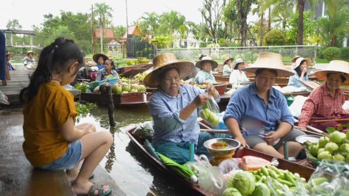 泰国当地产品、传统文化的浮动市场、旅游景点和购物中心