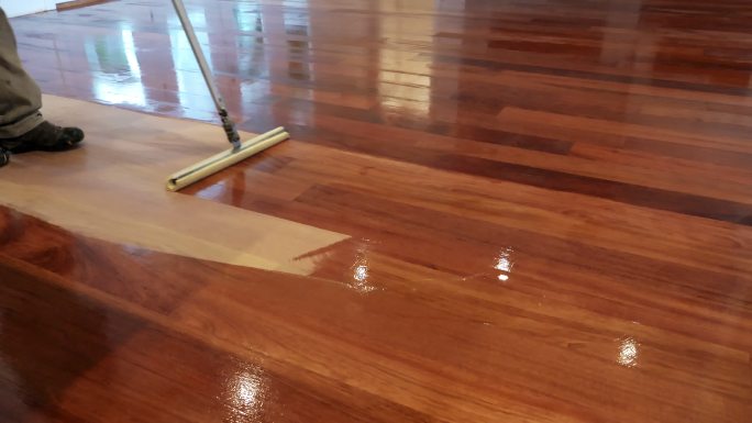 打磨旧木地板装修新房木板