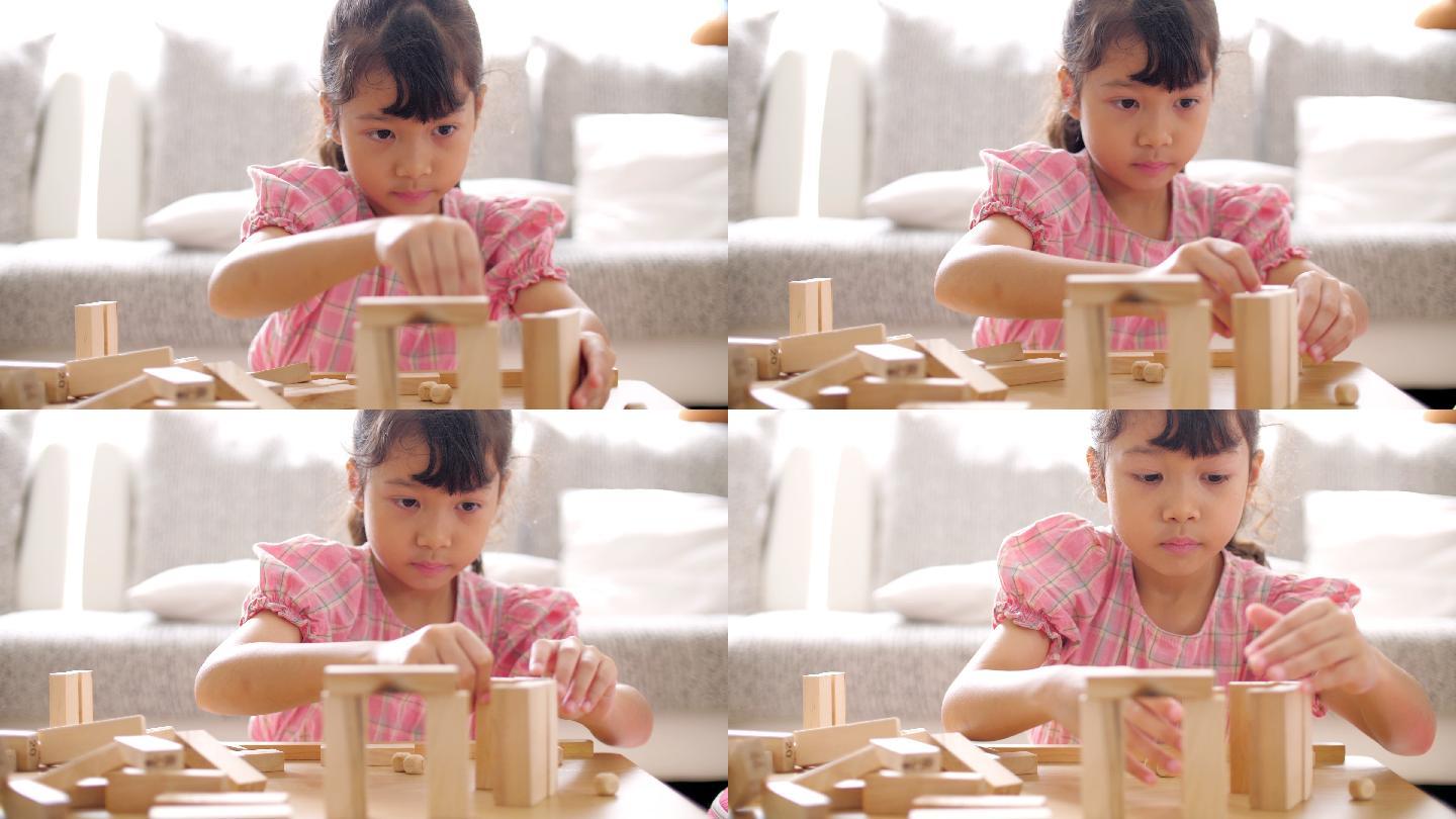小女孩在家的起居室里搭建木块